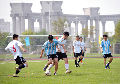 杰士邦 ｜ 欧冠战报：皇马1-0利物浦总分6-2晋级，本泽马破门｜利物浦｜皇家马德里｜本泽马｜懂球帝